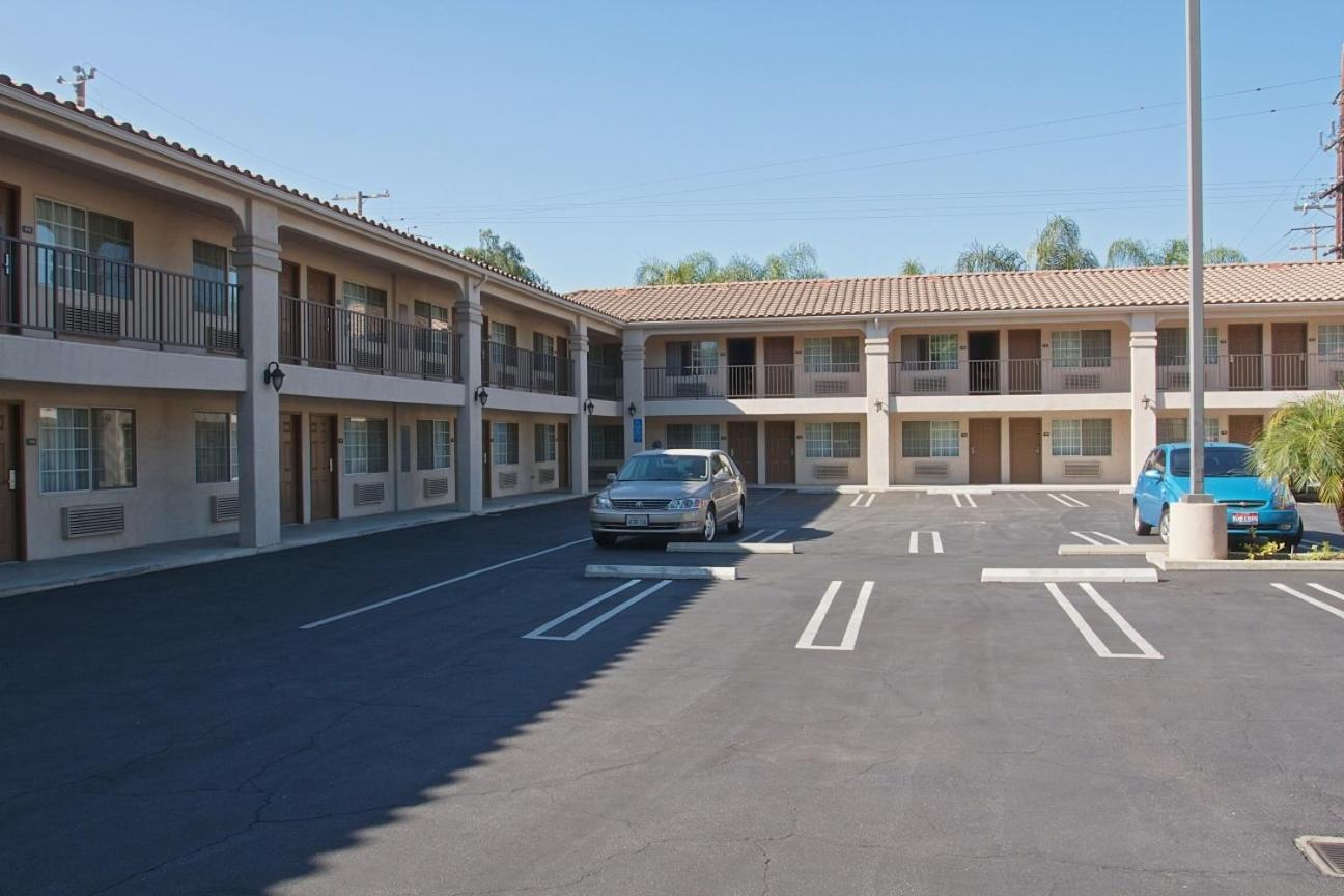 Burbank Inn And Suites Екстер'єр фото