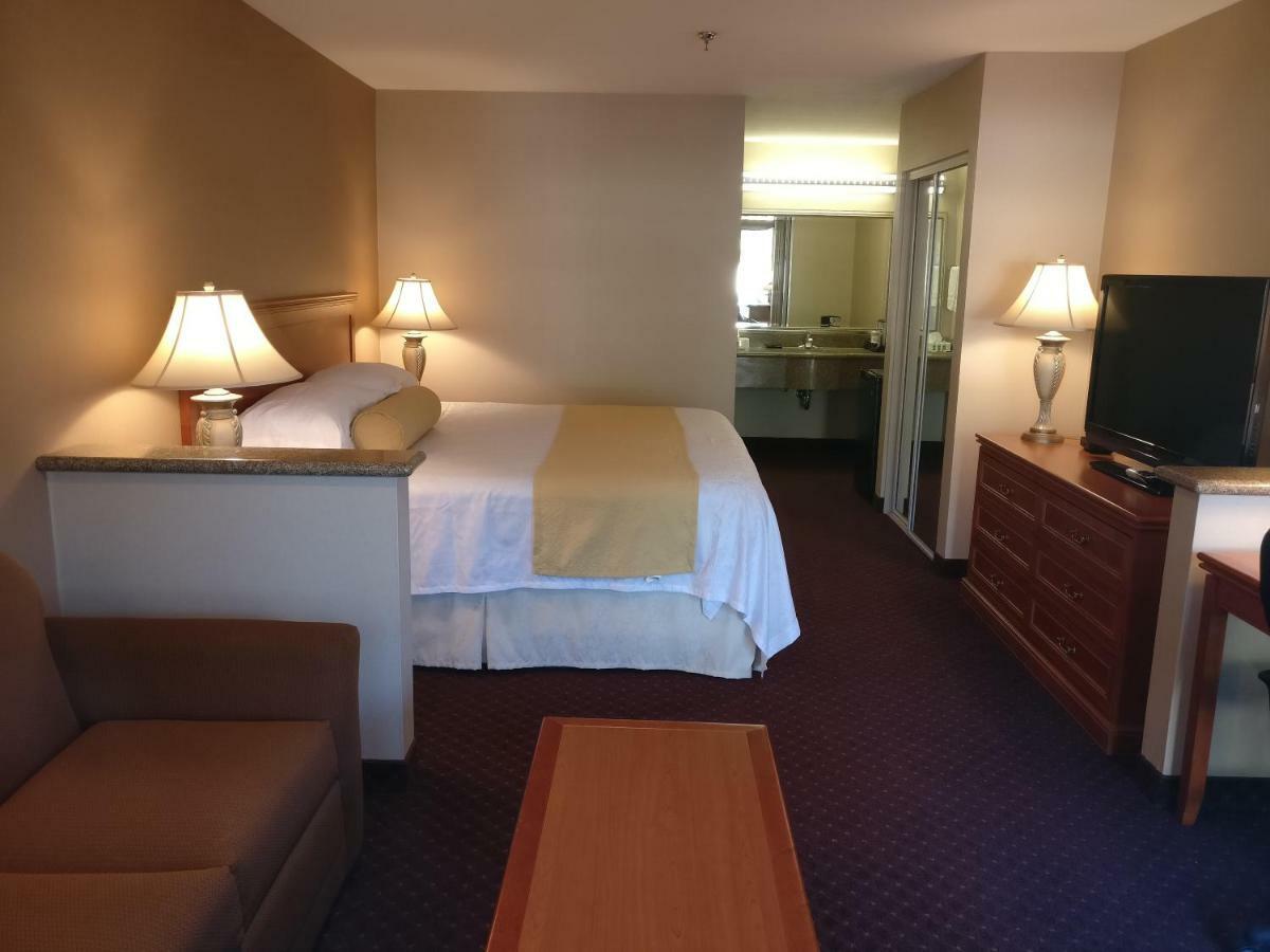 Burbank Inn And Suites Екстер'єр фото