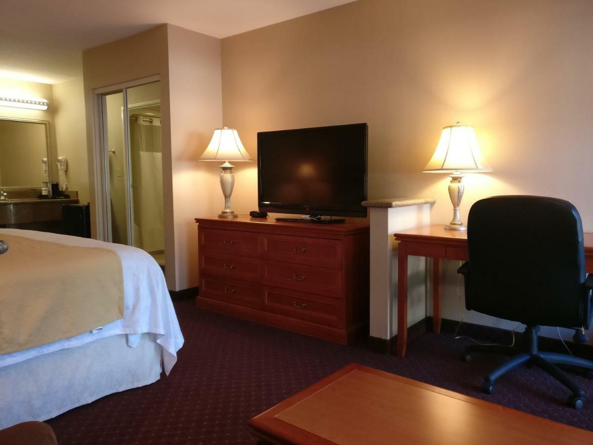 Burbank Inn And Suites Екстер'єр фото