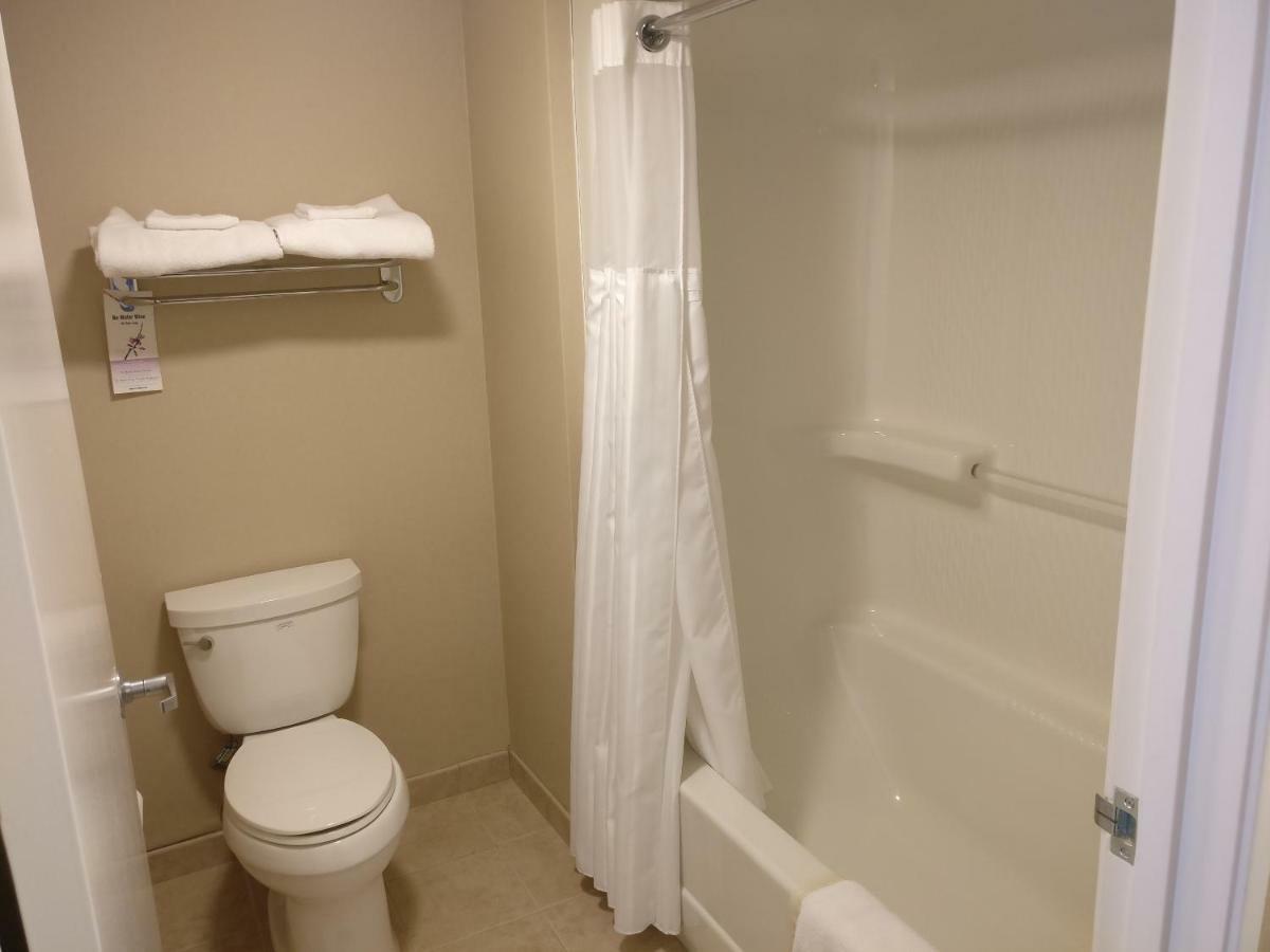 Burbank Inn And Suites Екстер'єр фото
