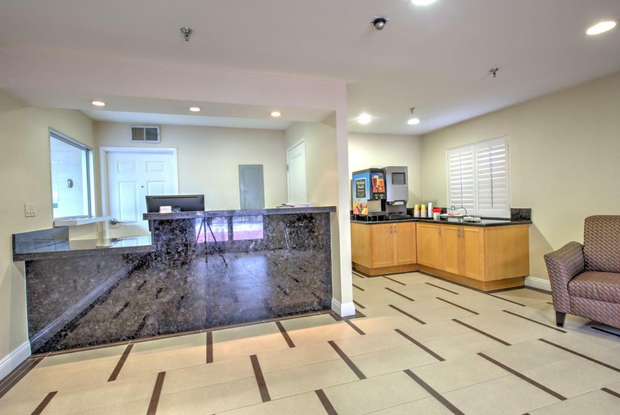 Burbank Inn And Suites Екстер'єр фото