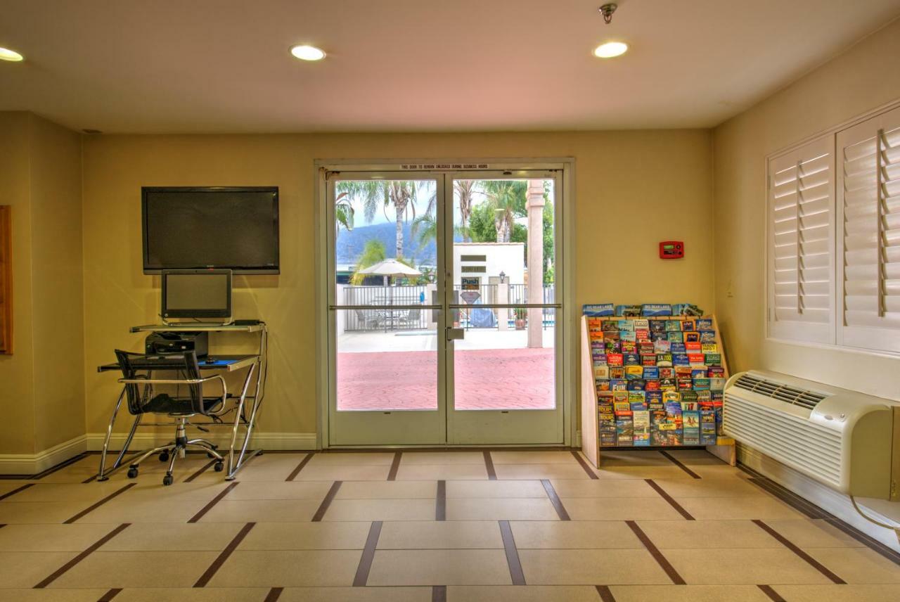 Burbank Inn And Suites Екстер'єр фото