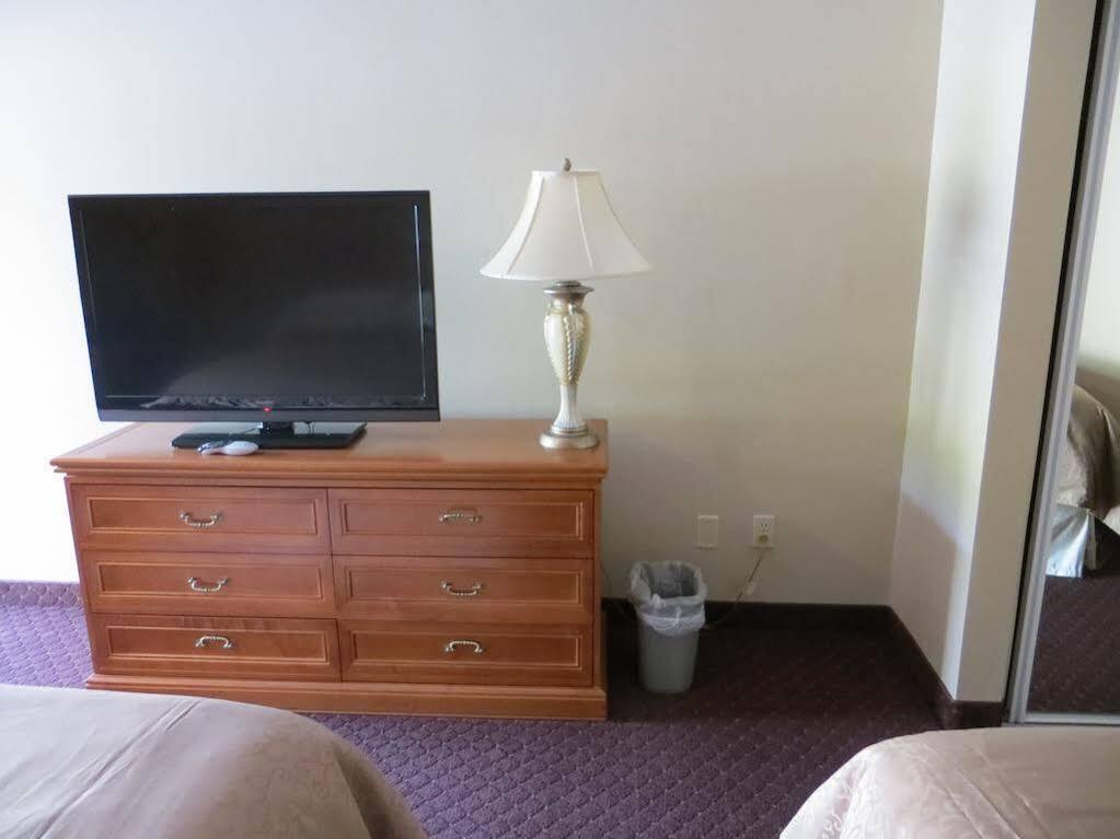 Burbank Inn And Suites Екстер'єр фото