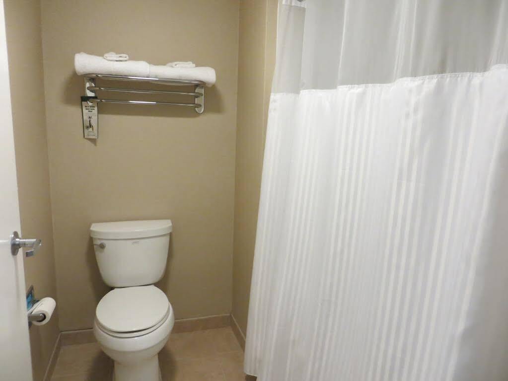 Burbank Inn And Suites Екстер'єр фото