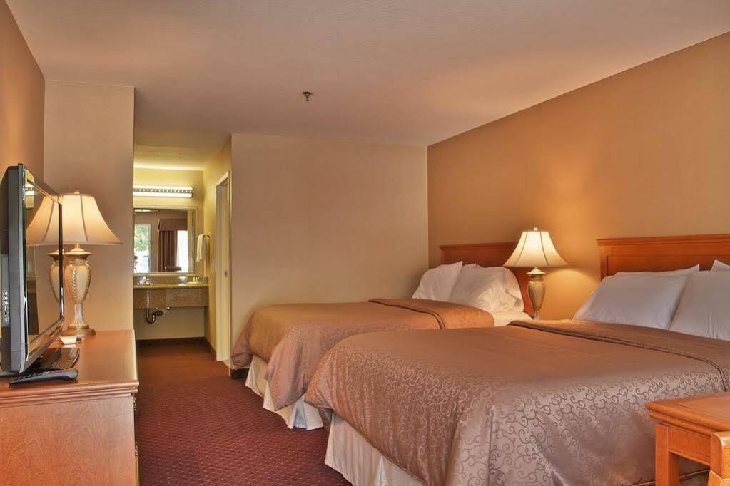 Burbank Inn And Suites Екстер'єр фото