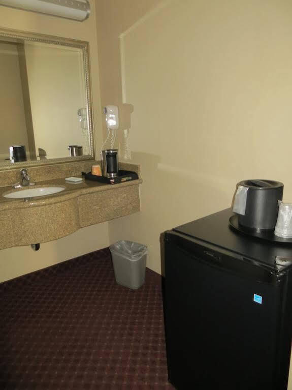 Burbank Inn And Suites Екстер'єр фото